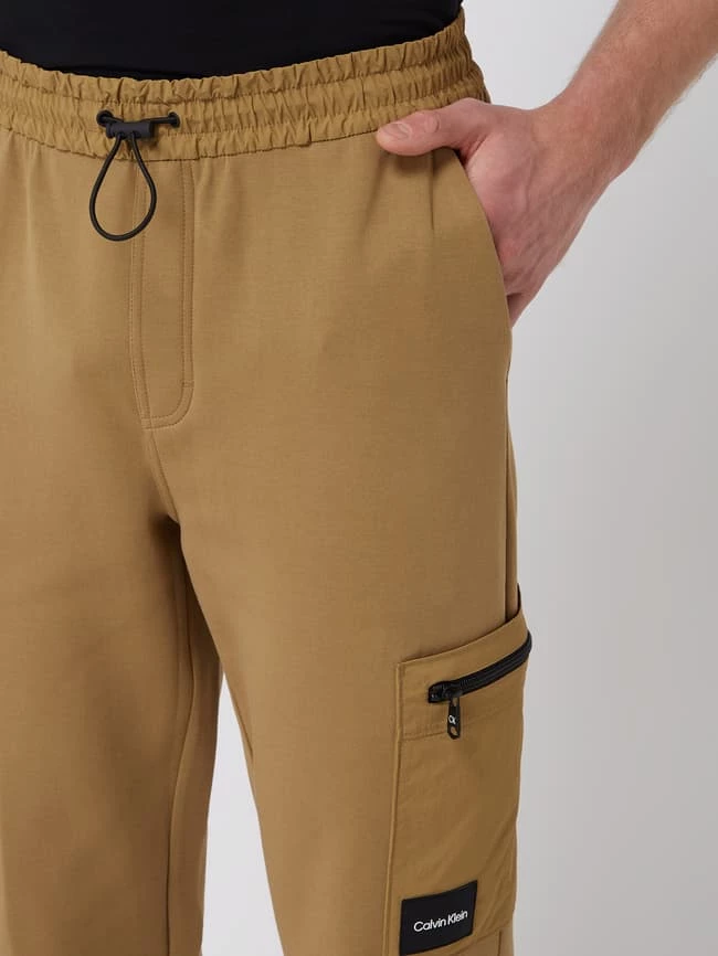 CK Calvin Klein Jogpants Mit Reißverschlusstaschen - Camel 3 CK Calvin Klein Jogpants Mit Reißverschlusstaschen - Camel – Bild 3