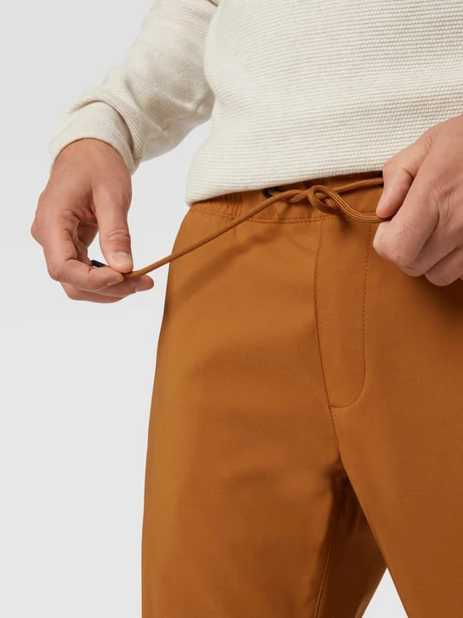MCNEAL Slim Fit Jogpants Mit Stretch-Anteil - Cognac 3 MCNEAL Slim Fit Jogpants Mit Stretch-Anteil - Cognac – Bild 3