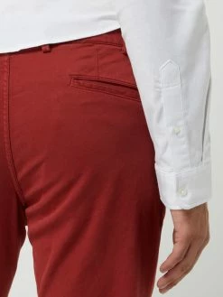 Hiltl Slim Straight Fit Chino Mit Stretch-Anteil Modell 'Thiago' - Bordeaux Rot -BE EDGY Shop 8h0j4i2da16kslahacq5ah1l691k8ki694p4eiq96124shai88s32ja5a57kujpg8gokudae616j0i2gaco3gdhoc8rmaohp69hj2dhkc4r66oj4c5gjee9n6op6cp35ccoj6c0
