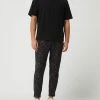 American Eagle Jogpants Mit Camouflage-Muster - Schwarz -BE EDGY Shop 8h6jadqc98ql6l236p532lim8h834li99go38eaf71akggim6kr4icq765a5aiaj8t4ksjqj84s48cqh613jie3371gjadpnc8o62d1k6phjaob4ccrj2oj26dhjcc1lckojado
