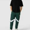 Adidas Originals Trackpants Mit Logo-Stitching Modell 'WOVEN' - Dunkelgrün -BE EDGY Shop 8spjggih75a58kqm85al2dqm653k8jia7164oi278994khhpakq3ed2d9oq4oi1l6h1j8dqg88ol6jhp74o34c1h6opm6cr3cgqmcphk71j66ohm64pm2c9jckrjic9p6pgjaco