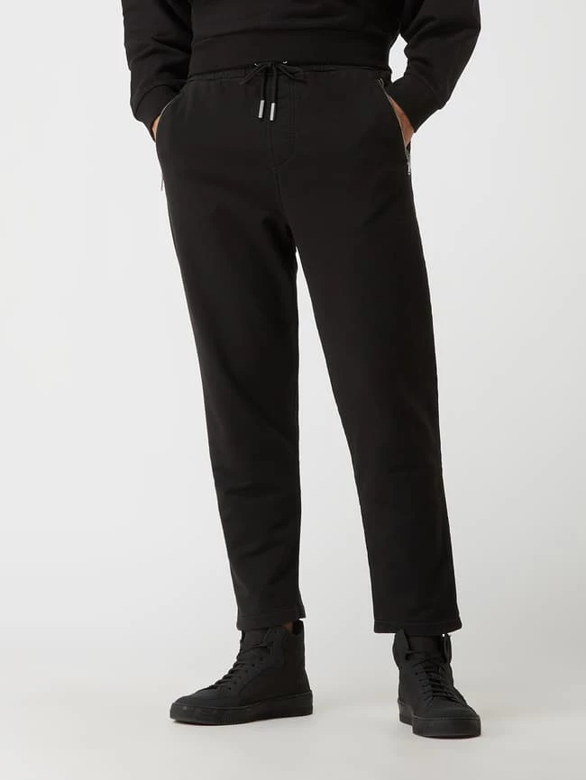 YOUNG POETS SOCIETY Jogpants Mit Reißverschlusstaschen Modell 'Aris' - Schwarz 4 YOUNG POETS SOCIETY Jogpants Mit Reißverschlusstaschen Modell 'Aris' - Schwarz – Bild 4