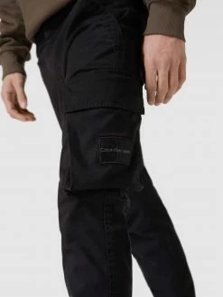 Calvin Klein Jeans Cargohose Mit Label-Details - Schwarz -BE EDGY Shop 9h43iiim9p1jci1g8l2k6hpg6l2kue1o74sjgdi18coj2li89594mkq164q54d9p60r5cchp9p6jej2ba53j4dj2cpi34dpj74r64e9k60q32ohg6ssj8pj269h36dplcpi66dg