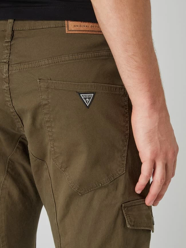 Guess Slim Fit Cargohose Mit Stretch-Anteil Modell "New Kombat" - Olivgrün 3 Guess Slim Fit Cargohose Mit Stretch-Anteil Modell "New Kombat" - Olivgrün – Bild 3